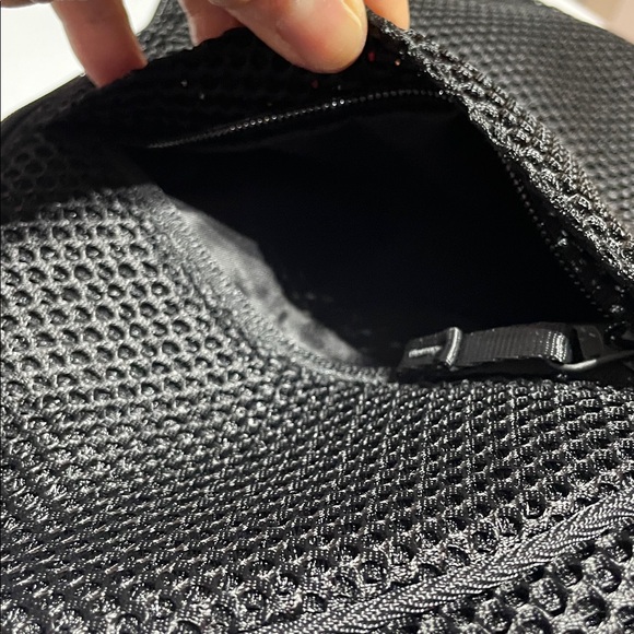 Uniqlo Black Mesh Crossbody Bag - Picture 2 of 4